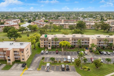 Condo in Sunrise, Florida, 2 bedrooms  № 1968537 - photo 11