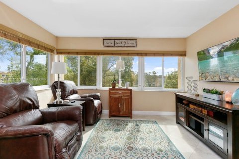 Condo in Sunrise, Florida, 2 bedrooms  № 1968537 - photo 8