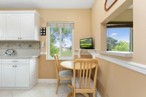 Condo in Sunrise, Florida, 2 bedrooms  № 1968537 - photo 10
