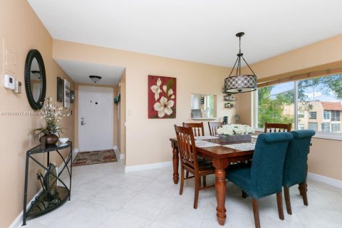 Condo in Sunrise, Florida, 2 bedrooms  № 1968537 - photo 7