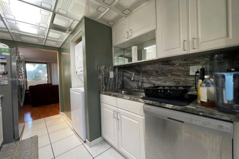 Condominio en venta en Plantation, Florida, 2 dormitorios, 90.12 m2 № 1766459 - foto 9