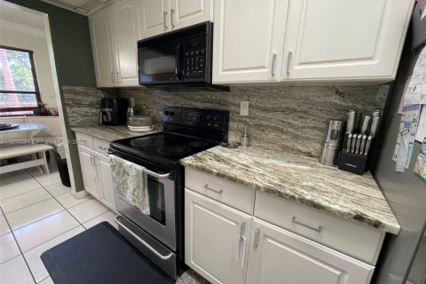 Condominio en venta en Plantation, Florida, 2 dormitorios, 90.12 m2 № 1766459 - foto 1
