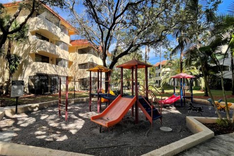 Condominio en venta en Plantation, Florida, 2 dormitorios, 90.12 m2 № 1766459 - foto 25
