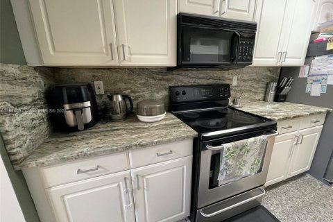 Condominio en venta en Plantation, Florida, 2 dormitorios, 90.12 m2 № 1766459 - foto 10