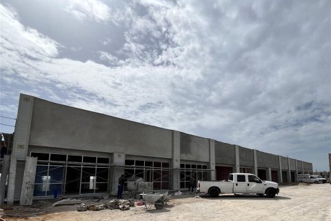 Propiedad comercial en alquiler en Haines City, Florida № 2139518 - foto 1