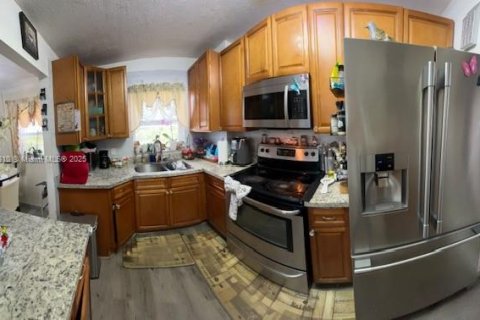 Condo in North Miami Beach, Florida, 2 bedrooms № 1951927 - photo 13