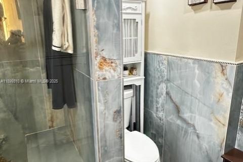 Condo in North Miami Beach, Florida, 2 bedrooms № 1951927 - photo 11