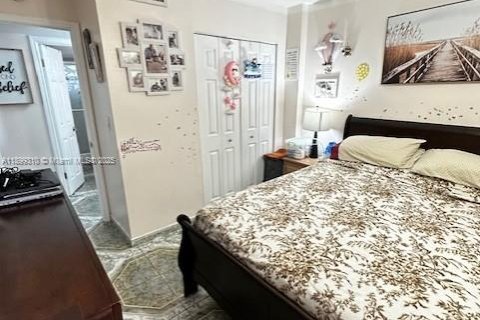 Condo in North Miami Beach, Florida, 2 bedrooms № 1951927 - photo 14