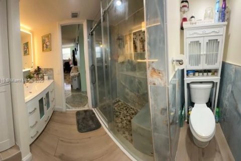 Condo in North Miami Beach, Florida, 2 bedrooms № 1951927 - photo 12