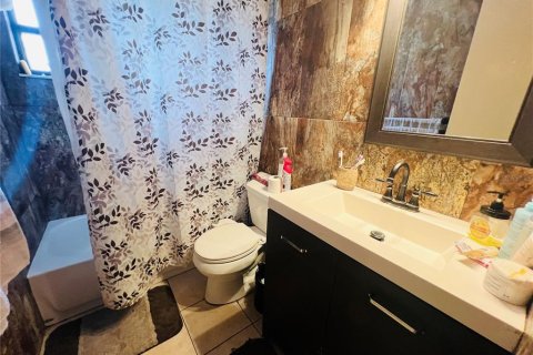 Купить виллу или дом в Нью-Порт-Ричи, Флорида 4 комнаты, 127.46м2, № 2133861 - фото 15