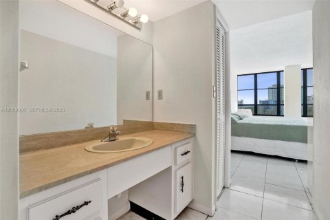 Copropriété à louer à Hallandale Beach, Floride: 2 chambres, 130.06 m2 № 2169047 - photo 20