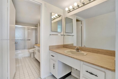 Copropriété à louer à Hallandale Beach, Floride: 2 chambres, 130.06 m2 № 2169047 - photo 23