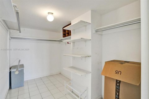 Copropriété à louer à Hallandale Beach, Floride: 2 chambres, 130.06 m2 № 2169047 - photo 25