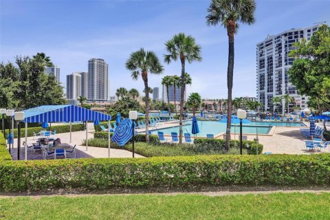 Copropriété à louer à Hallandale Beach, Floride: 2 chambres, 130.06 m2 № 2169047 - photo 2