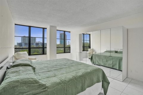 Copropriété à louer à Hallandale Beach, Floride: 2 chambres, 130.06 m2 № 2169047 - photo 19