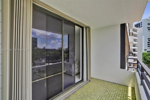 Copropriété à louer à Hallandale Beach, Floride: 2 chambres, 130.06 m2 № 2169047 - photo 27