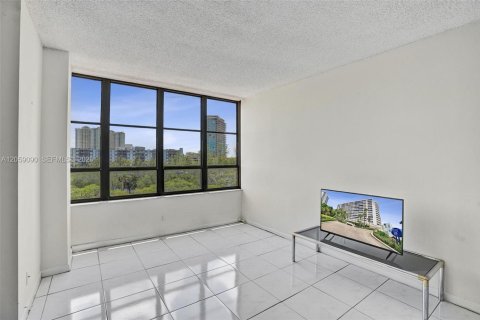 Copropriété à louer à Hallandale Beach, Floride: 2 chambres, 130.06 m2 № 2169047 - photo 11