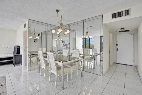 Copropriété à louer à Hallandale Beach, Floride: 2 chambres, 130.06 m2 № 2169047 - photo 8