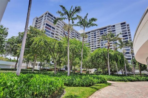 Condo à Hallandale Beach, Floride, 2 chambres  № 2169047