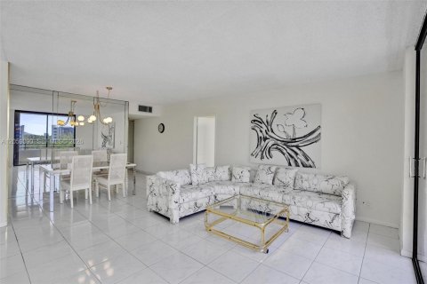 Copropriété à louer à Hallandale Beach, Floride: 2 chambres, 130.06 m2 № 2169047 - photo 4