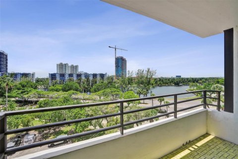 Copropriété à louer à Hallandale Beach, Floride: 2 chambres, 130.06 m2 № 2169047 - photo 30