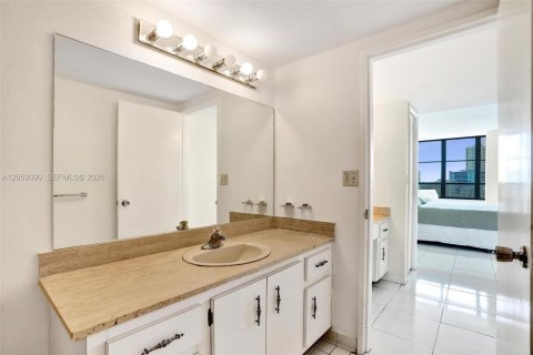 Copropriété à louer à Hallandale Beach, Floride: 2 chambres, 130.06 m2 № 2169047 - photo 21