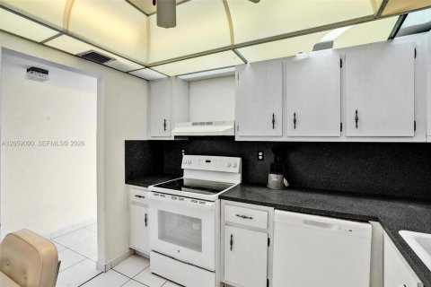 Copropriété à louer à Hallandale Beach, Floride: 2 chambres, 130.06 m2 № 2169047 - photo 15