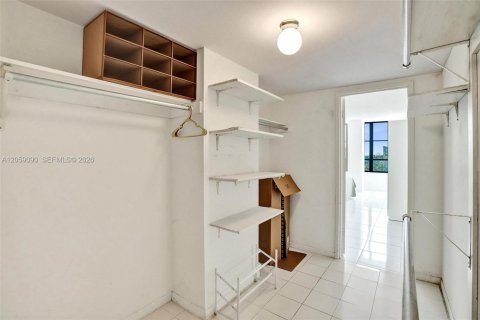Copropriété à louer à Hallandale Beach, Floride: 2 chambres, 130.06 m2 № 2169047 - photo 24