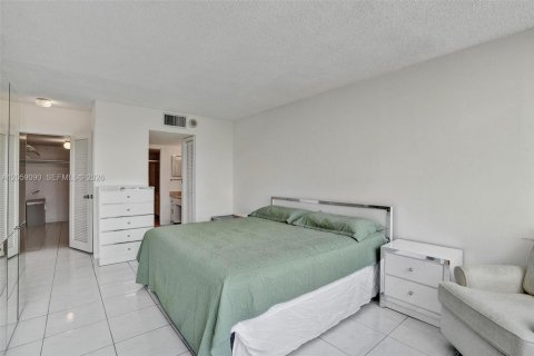 Copropriété à louer à Hallandale Beach, Floride: 2 chambres, 130.06 m2 № 2169047 - photo 16