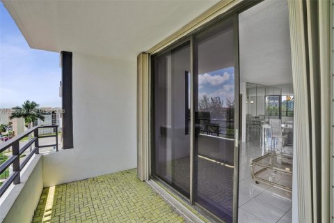 Copropriété à louer à Hallandale Beach, Floride: 2 chambres, 130.06 m2 № 2169047 - photo 26