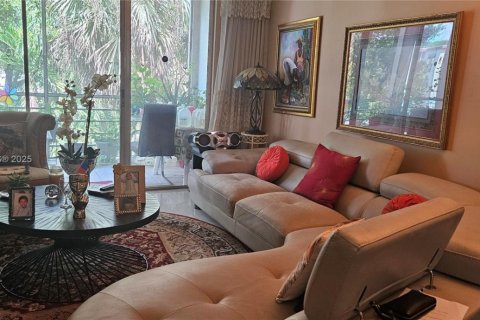 Condo in Lauderdale Lakes, Florida, 2 bedrooms  № 1882121 - photo 10