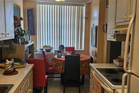 Condo in Lauderdale Lakes, Florida, 2 bedrooms  № 1882121 - photo 7