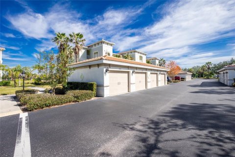 Condo in Venice, Florida, 2 bedrooms № 2101149 - photo 2