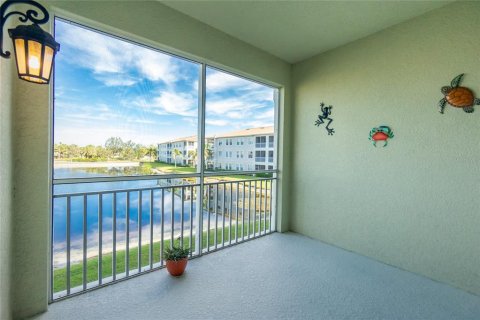 Condo in Venice, Florida, 2 bedrooms № 2101149 - photo 9