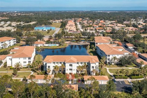 Condo in Venice, Florida, 2 bedrooms № 2101149 - photo 4