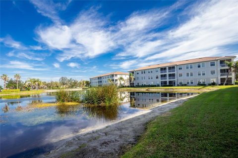 Condo in Venice, Florida, 2 bedrooms № 2101149 - photo 3