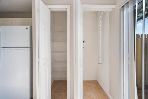 Condo in Homestead, Florida, 2 bedrooms  № 1944127 - photo 19