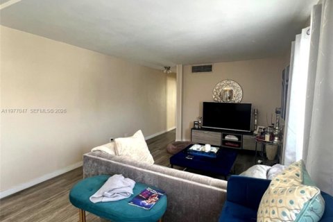 Copropriété à louer à Miami Beach, Floride: 1 chambre, 59.27 m2 № 2041529 - photo 3