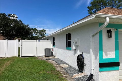 Villa ou maison à vendre à Palm Coast, Floride: 3 chambres, 140.28 m2 № 2408215 - photo 4