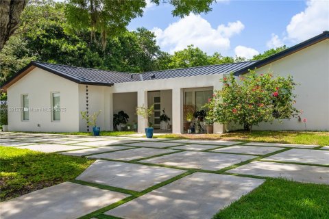 Снять в аренду виллу или дом в Пальметто-Бей, Флорида 4 спальни, 246.93м2, № 1944862 - фото 2