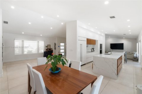 Снять в аренду виллу или дом в Пальметто-Бей, Флорида 4 спальни, 246.93м2, № 1944862 - фото 8