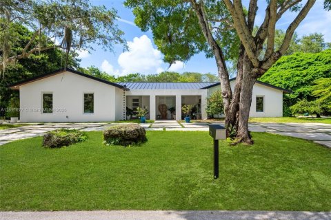 Снять в аренду виллу или дом в Пальметто-Бей, Флорида 4 спальни, 246.93м2, № 1944862 - фото 1