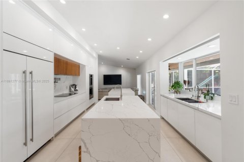 Снять в аренду виллу или дом в Пальметто-Бей, Флорида 4 спальни, 246.93м2, № 1944862 - фото 6