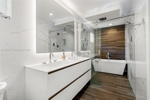 Снять в аренду виллу или дом в Пальметто-Бей, Флорида 4 спальни, 246.93м2, № 1944862 - фото 19