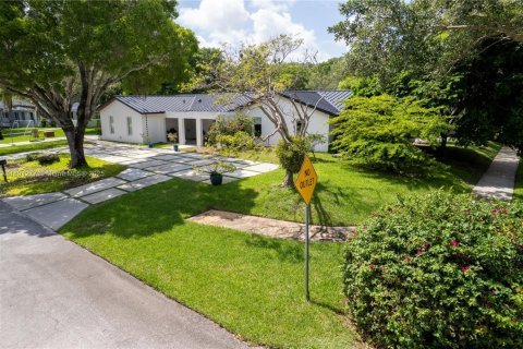 Снять в аренду виллу или дом в Пальметто-Бей, Флорида 4 спальни, 246.93м2, № 1944862 - фото 5