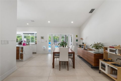 Снять в аренду виллу или дом в Пальметто-Бей, Флорида 4 спальни, 246.93м2, № 1944862 - фото 11