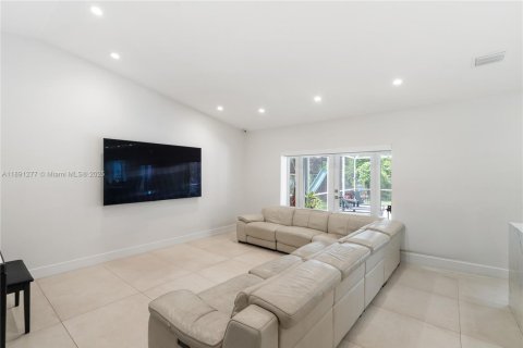 Снять в аренду виллу или дом в Пальметто-Бей, Флорида 4 спальни, 246.93м2, № 1944862 - фото 14