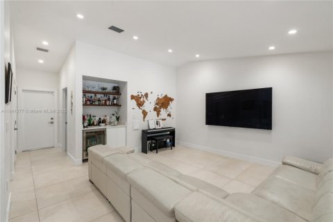 Снять в аренду виллу или дом в Пальметто-Бей, Флорида 4 спальни, 246.93м2, № 1944862 - фото 17