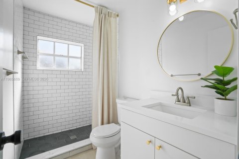 House in Cutler Bay, Florida 3 bedrooms, 138.98 sq.m. № 2031182 - photo 16