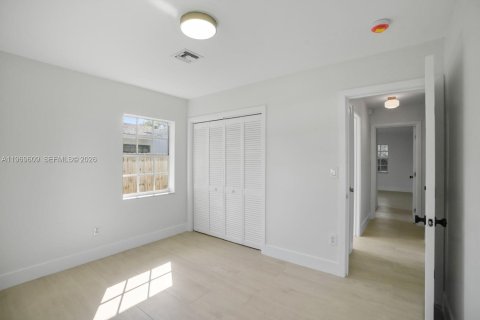 House in Cutler Bay, Florida 3 bedrooms, 138.98 sq.m. № 2031182 - photo 18